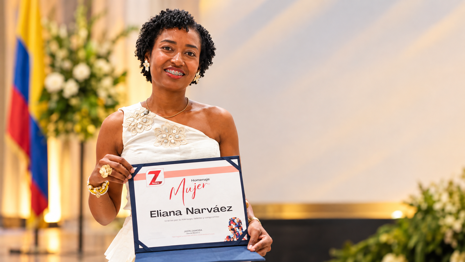 Eliana Narvaez recibe el homenaje Mujer de Revista Z